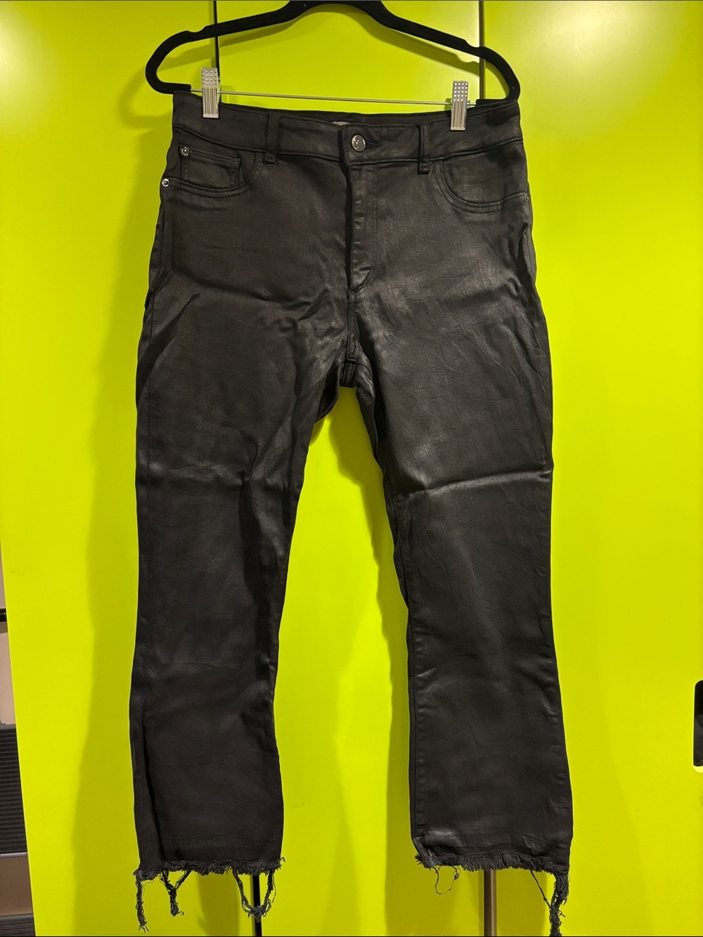 Women’s Black Slim Straight Jeans with Frayed Hem